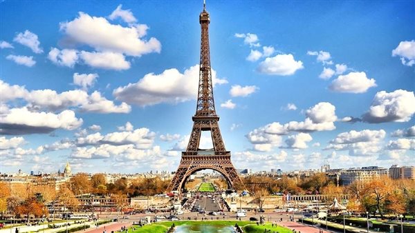 فرنسا عاصمتها باريس 